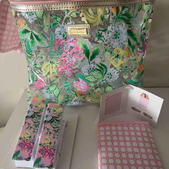 Lilly Pulitzer Tropical Floral Cosmetic Set - Picture 1 of 6